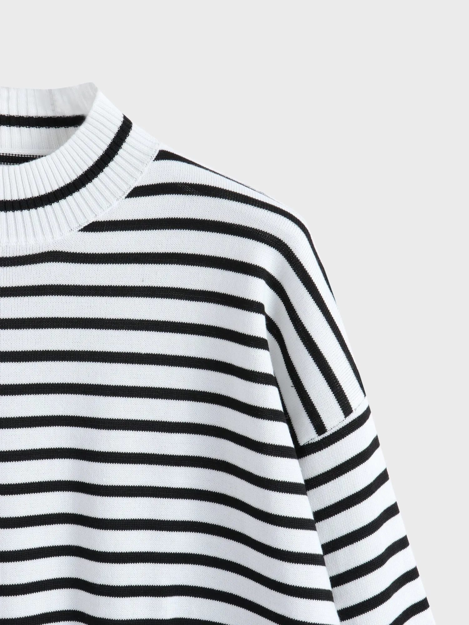 Midsize Loose Turtleneck Striped Knitted Sweater